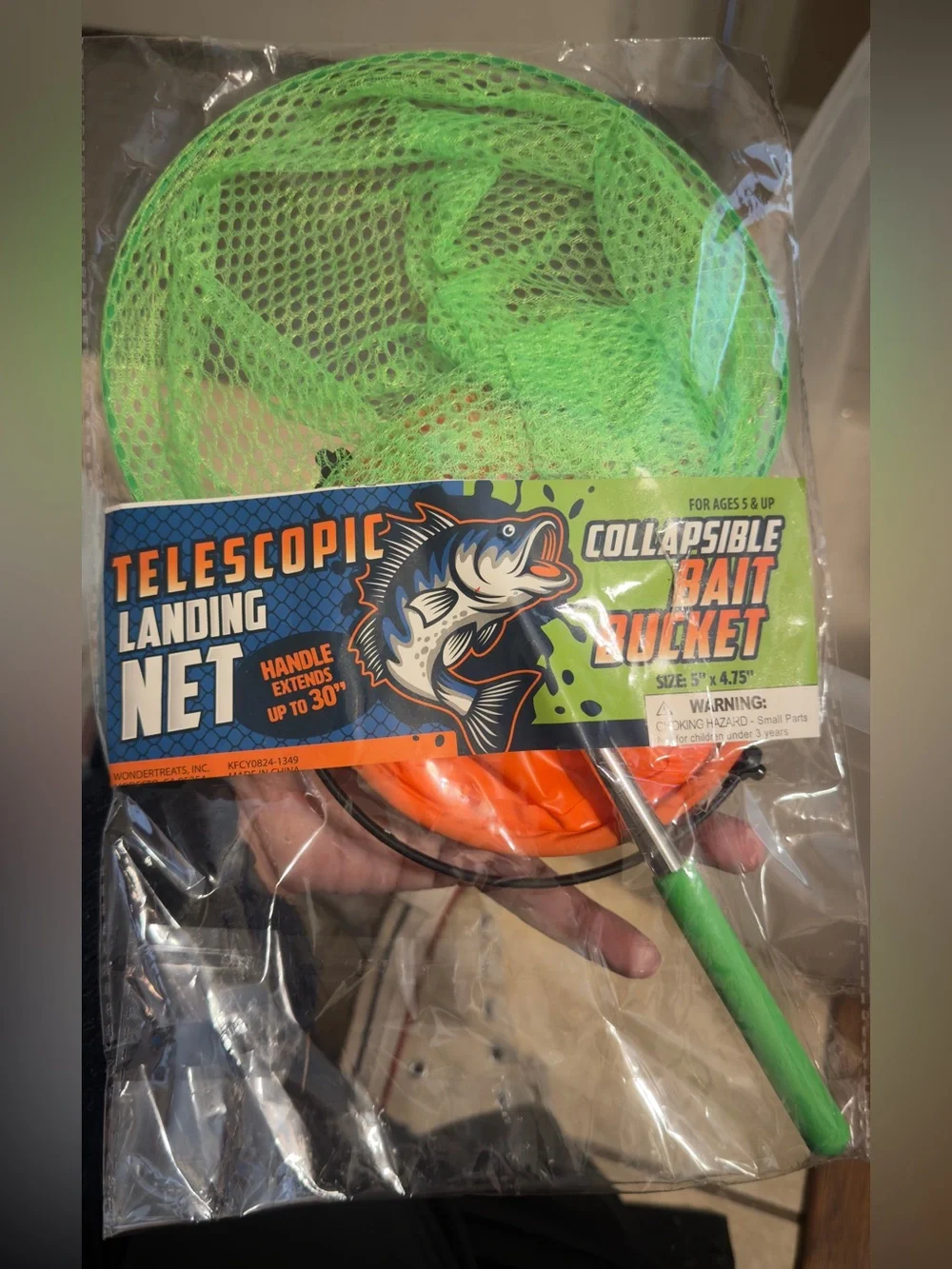 Telescopic Landing Net and Collapsible Bait Bucket - Green